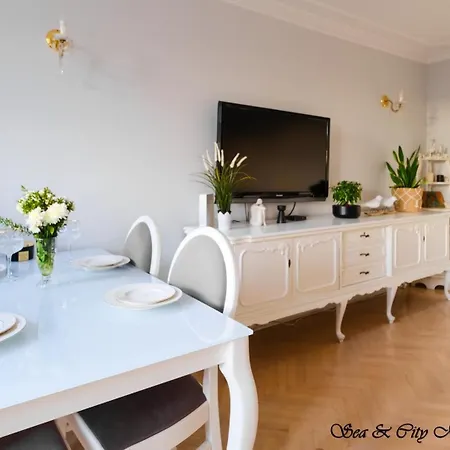 Sea & 50 M Monte Casinno 100 M Lux Апартаменти